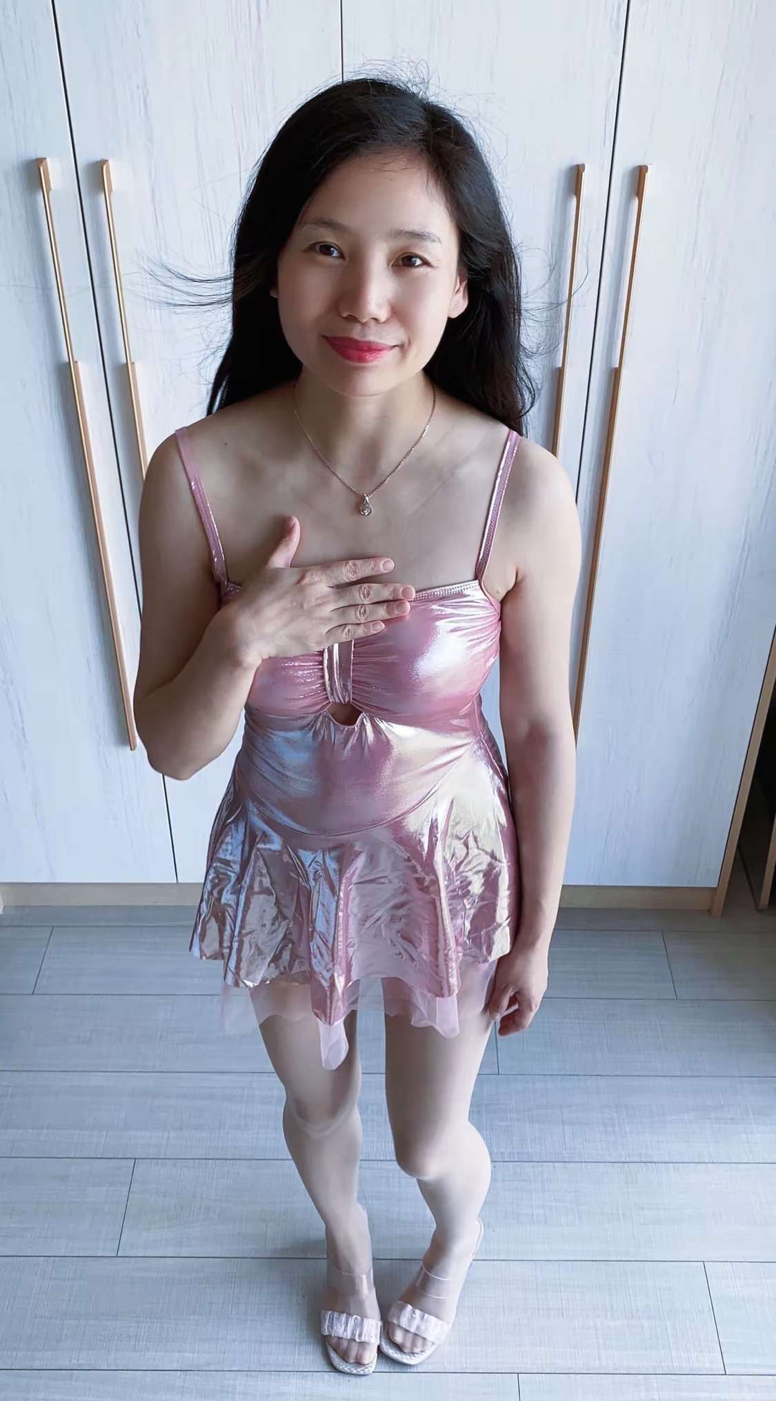 想给你们看看我的小学毕业照，但又有点不好意思