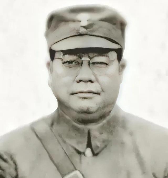 1938年，桂军189师长俘虏了两名日军。看着日军矮小的身材，师长灵机一动，想到