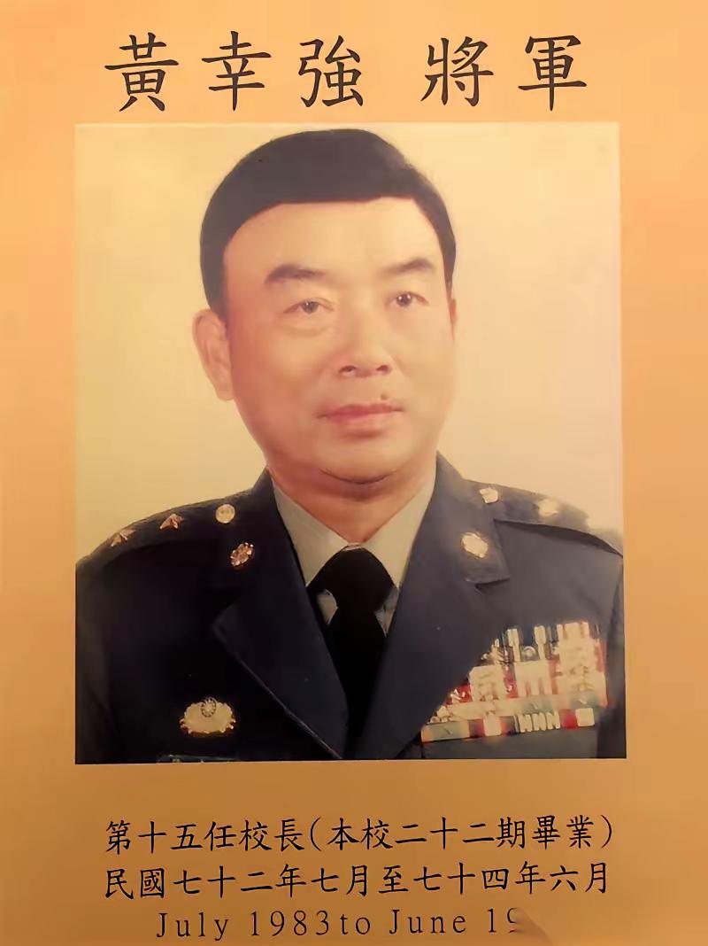 你敢信吗？对岸的前陆军总司令，二级上将，一辈子都在准备跟我们打仗的人。他晚年