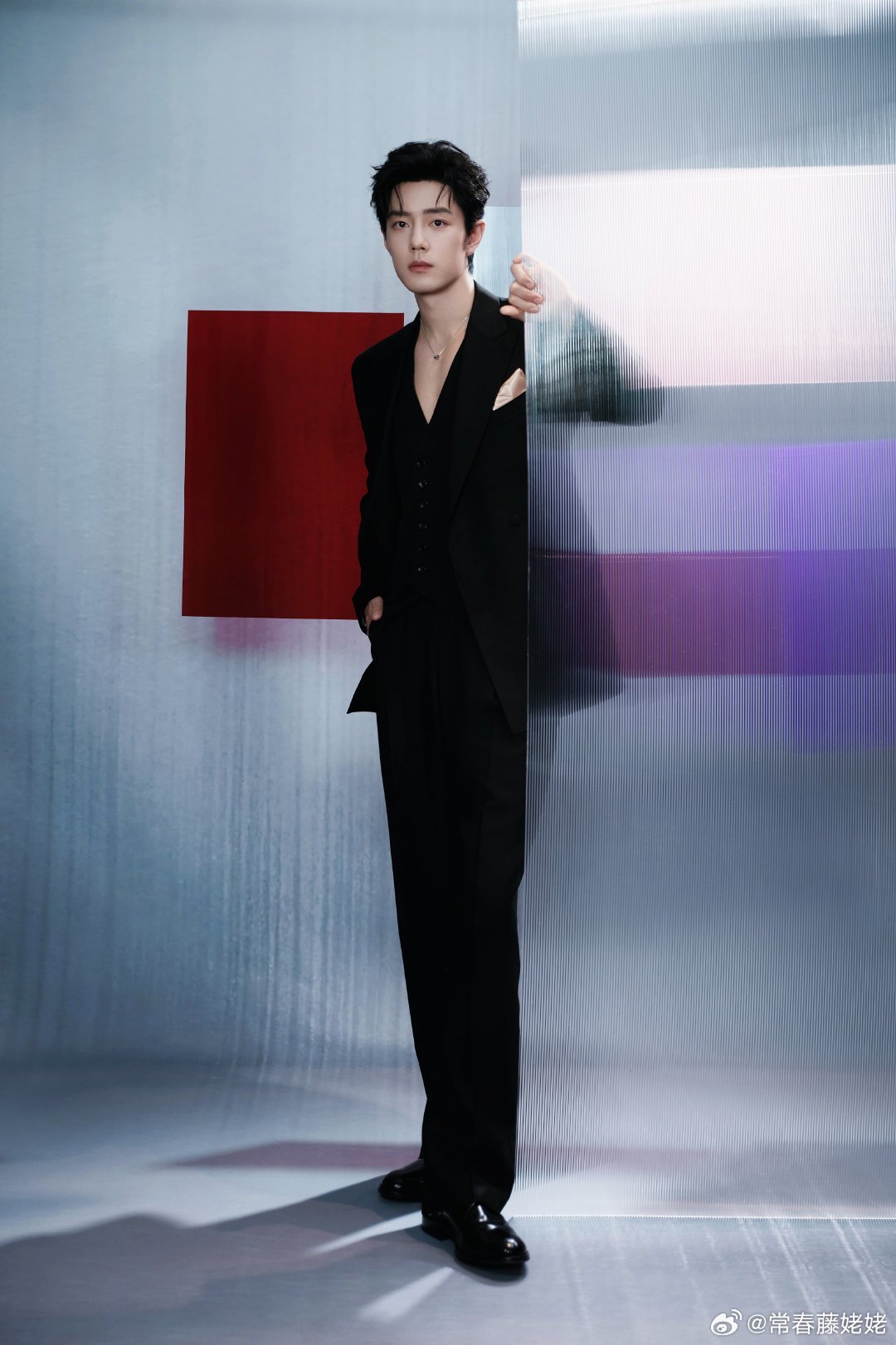 肖战nars全球品牌代言人现场的人都在翘首以盼全球代言人肖战什么是真顶流准备