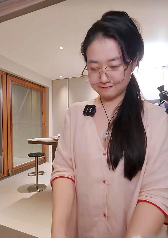 我差点以为是霍尊的复制粘贴键。火风藏了20年的小儿子一曝光，饭桌上的“太子”地位