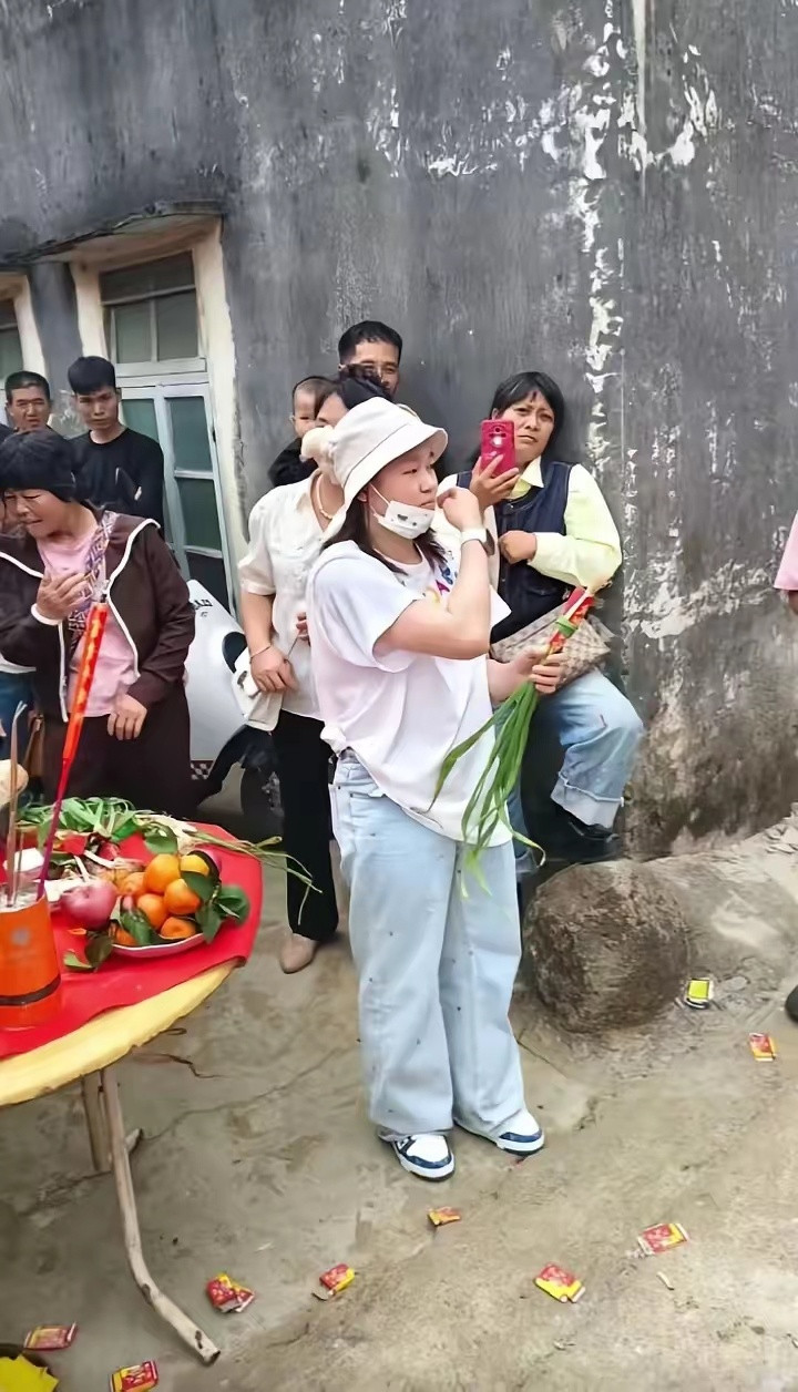 中国跳水不缺冠军，缺的是传奇，全红婵是入了族谱的女孩，她就是奥运会跳水那个传奇，