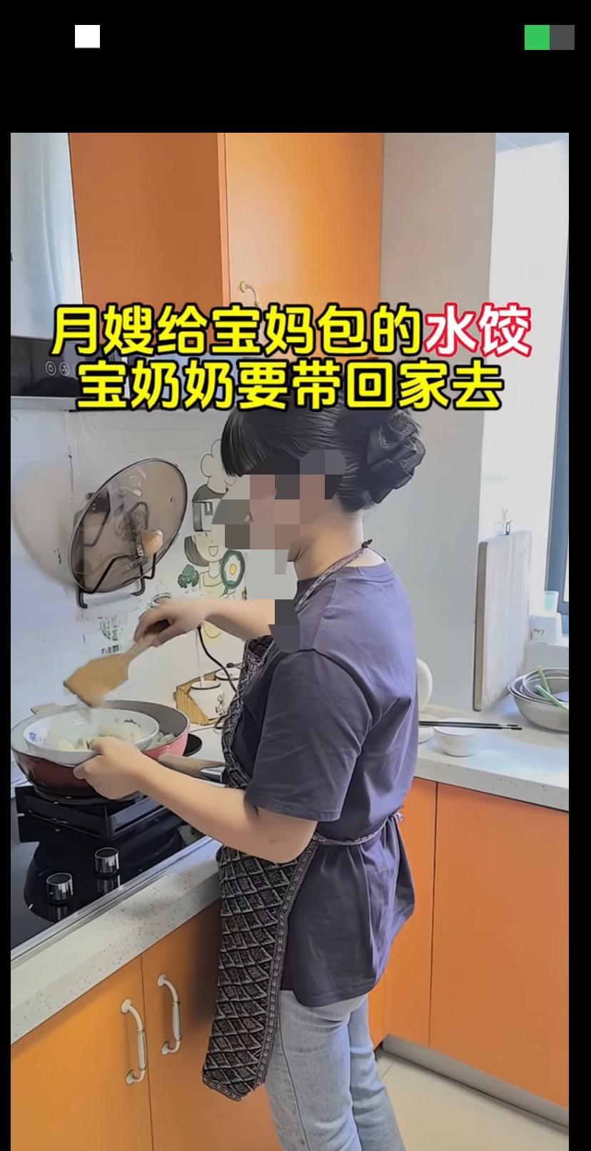 宝奶奶刚进家门：“阿姨”！“嗯宝奶奶”“今天吃水饺啊”？“今天中午我跟宝
