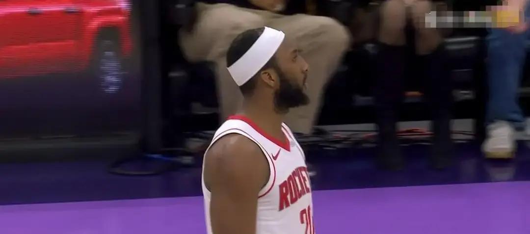 火箭队做了一笔“零成本交易”：把奥科吉移出了轮换名单。不是因为他不够拼。数