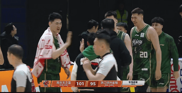 赵柏清和郭昊文的疙瘩看来还是没解开，比赛结束拍手环节两个人都有意无意避开了，看来