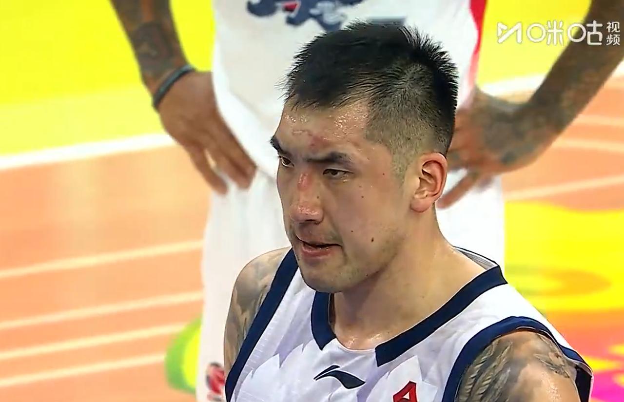 弗格单节20分全队7人上双，上海男篮统治力太恐怖CBA俱乐部杯赛半决赛上海大鲨