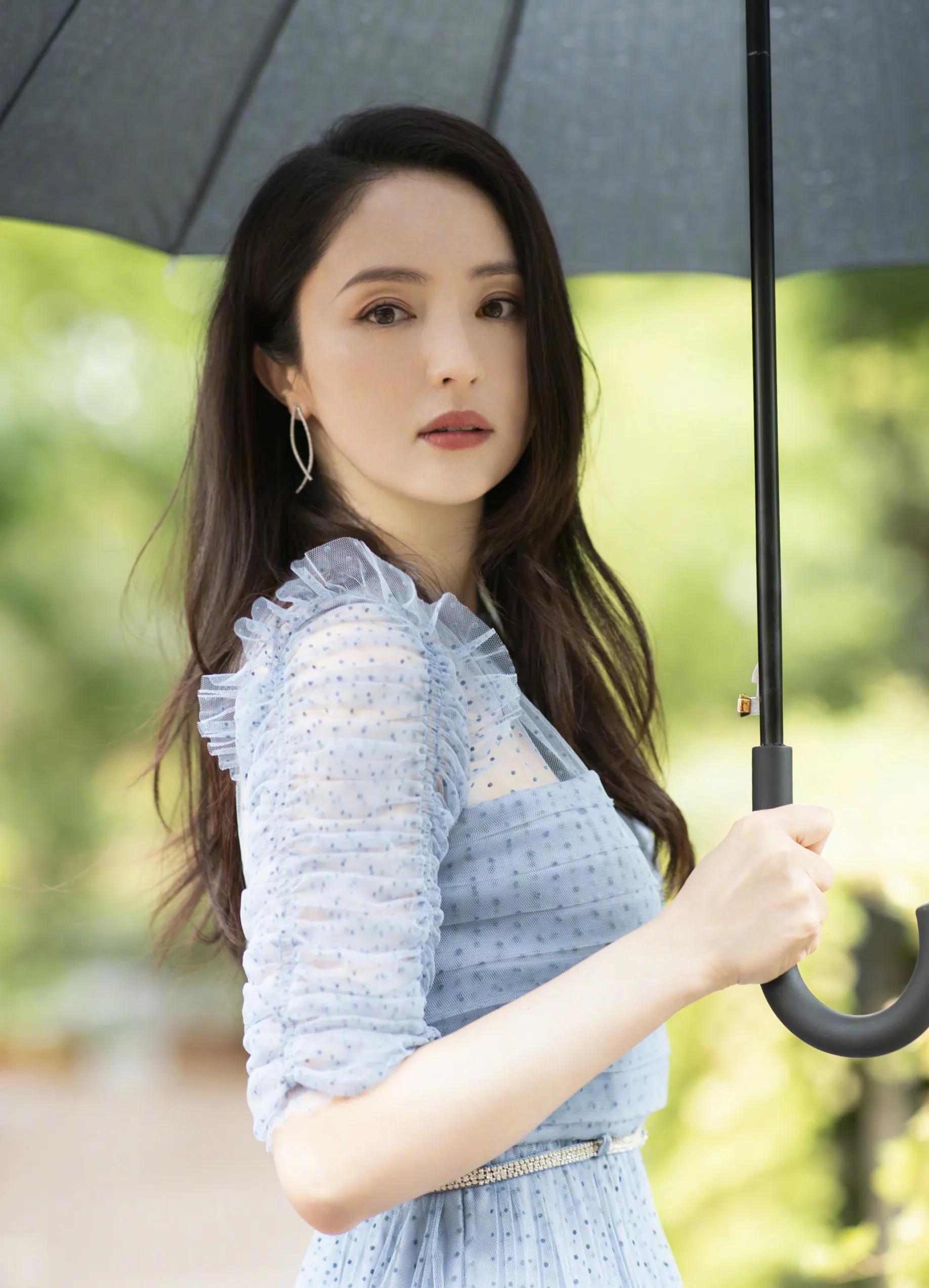 实力派女星董璇写真：眉目如画、秀外慧中