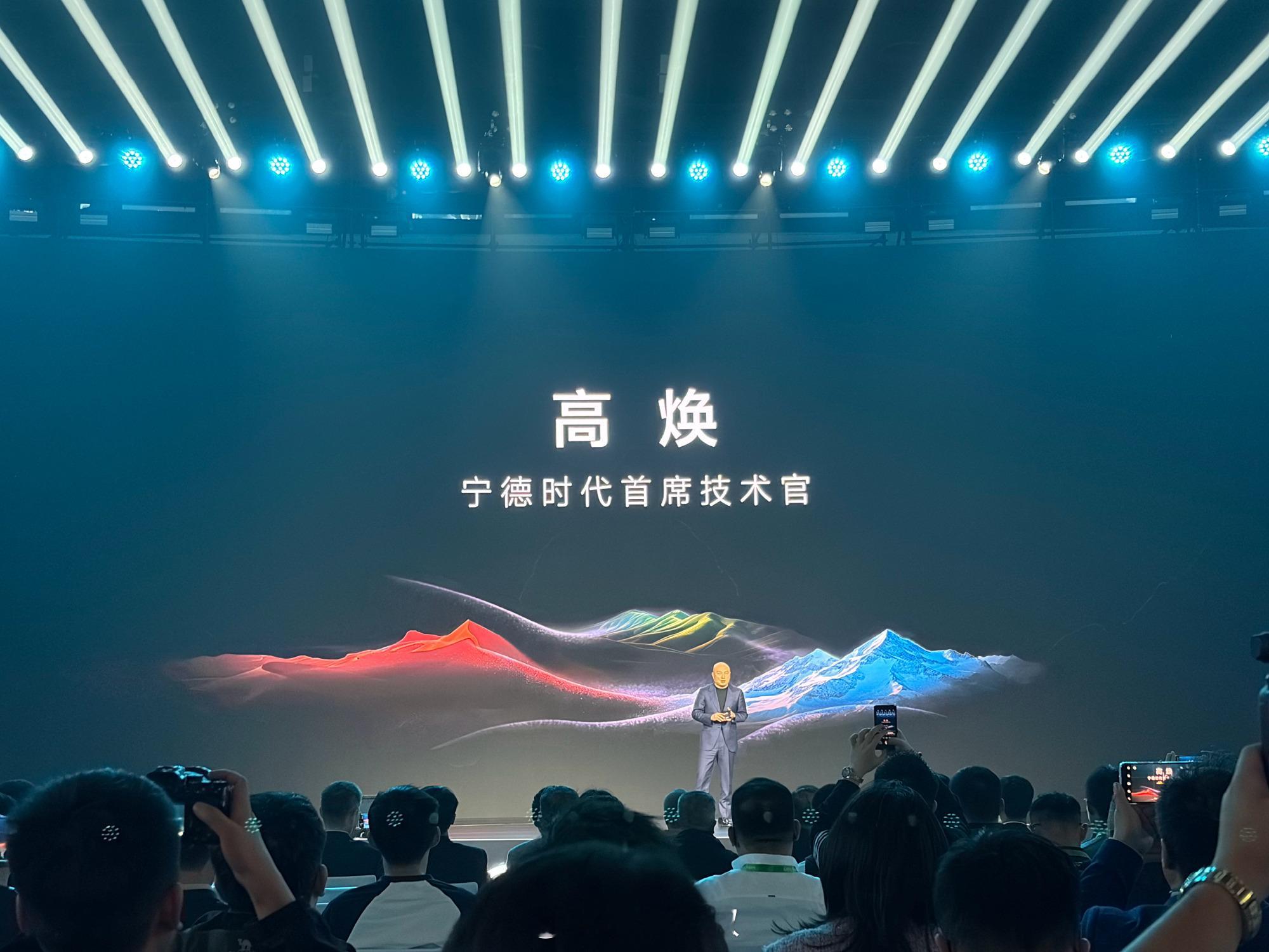 好家伙，三元锂电池还自命清高了？磷酸铁锂电池和三元锂电池的能量密度，的确有天然的