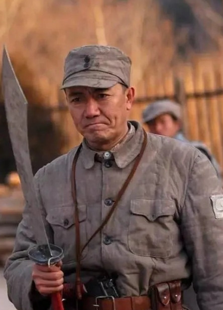 2004年，李幼斌接了《亮剑》，拍完后李幼斌说：“要不是我老婆，我才不接这戏！”