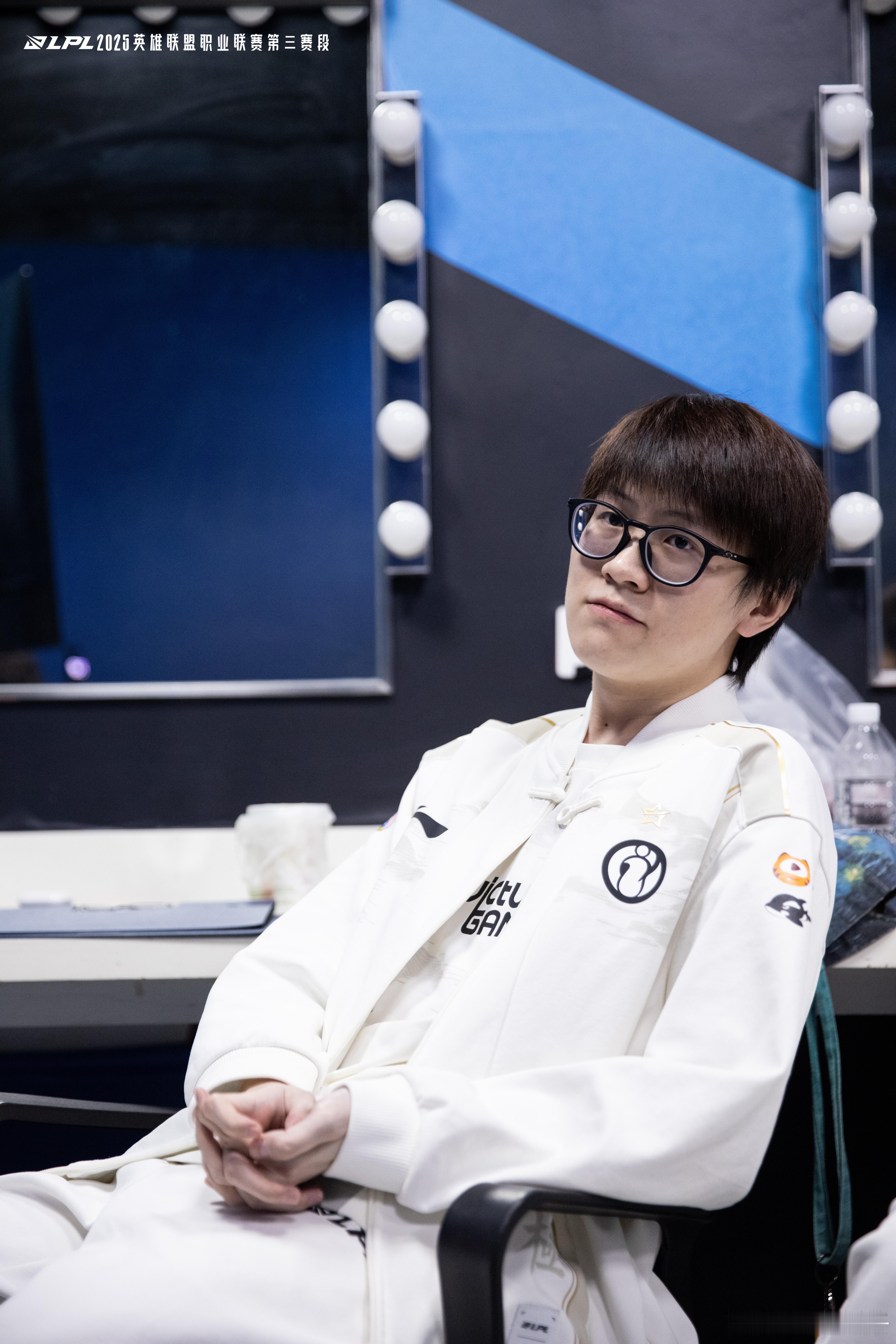 又翻媒体图库咯，适合当壁纸竞技游戏Meiko​​​
