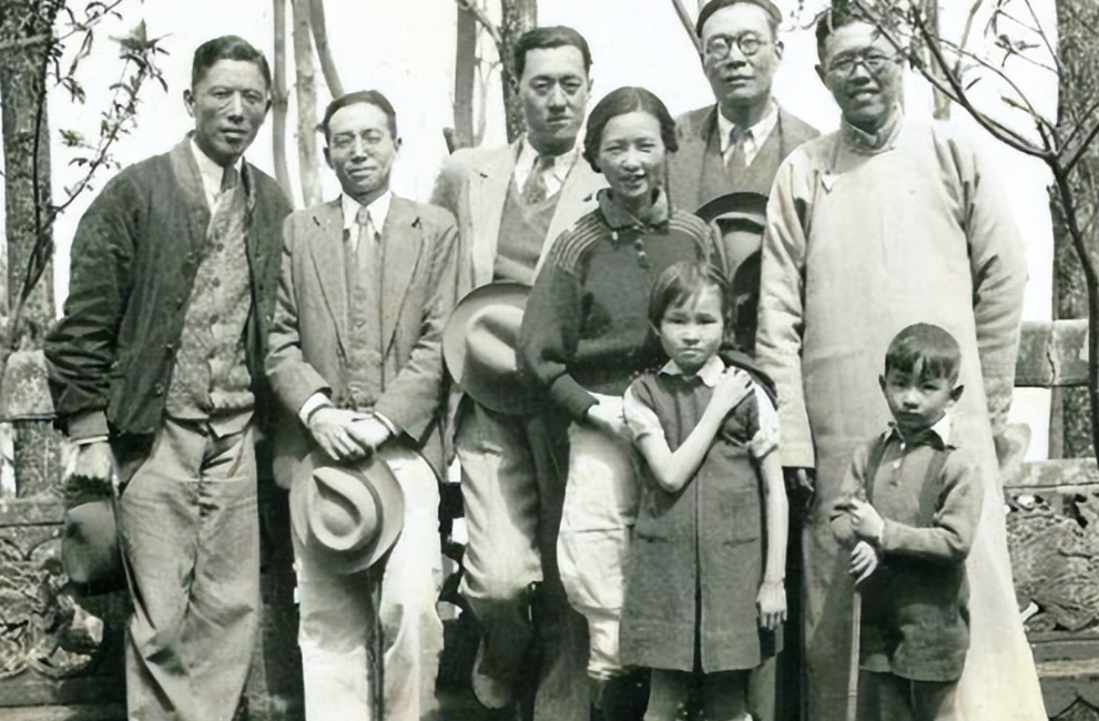 1924年，离异两年的徐志摩，继续追求林徽因无果。恰逢泰戈尔访华，他请泰戈尔