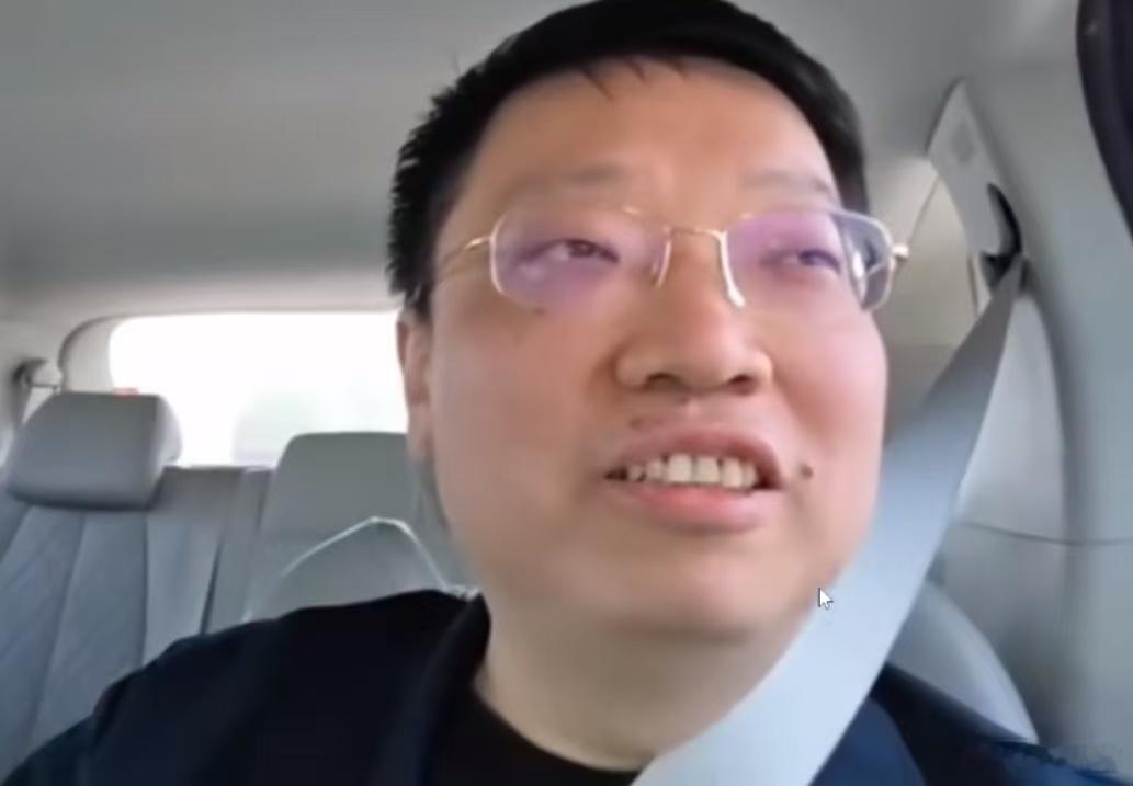 DC：搞直播真的很累，事实上和弹幕打交道应该是直播里面很轻松的内容了，因为大多数