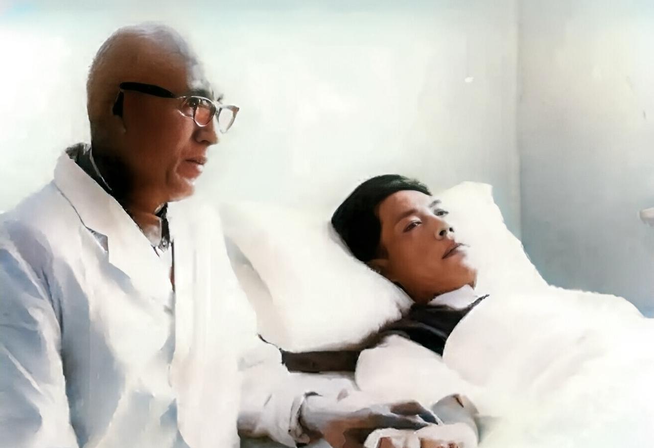 1957年，毛主席在青岛开会时不慎感冒，又是发烧又是咳嗽，治疗了很久也未见好转。