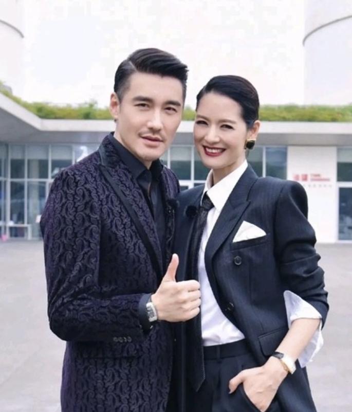 胡兵54岁，身家过亿，独居，北京国贸720平豪宅，衣帽间像专卖店，存着2亿的奢侈