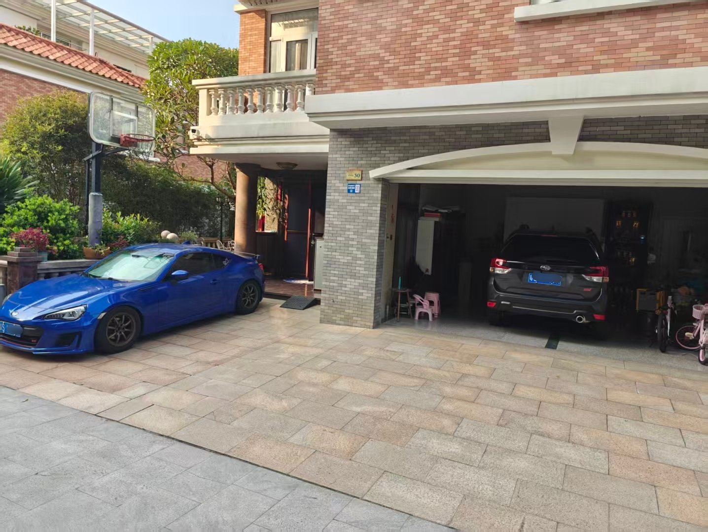 什么是对斯巴鲁的真爱？都住别墅了还坚持买多几台斯巴鲁这才是真爱[大笑][大笑]