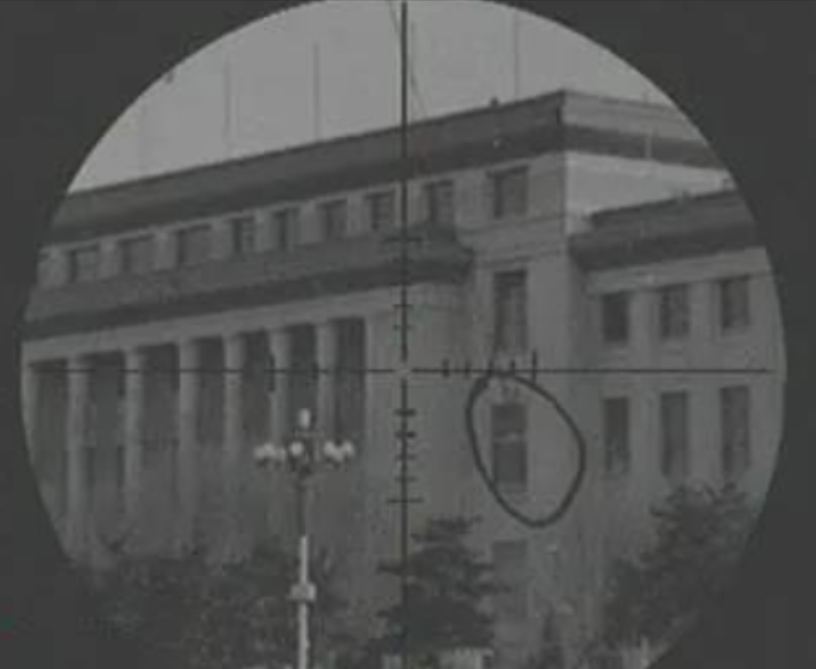 1966年，周总理在大会堂接见外宾时，一颗子弹突然穿进了大会堂，总理十分恼怒，下