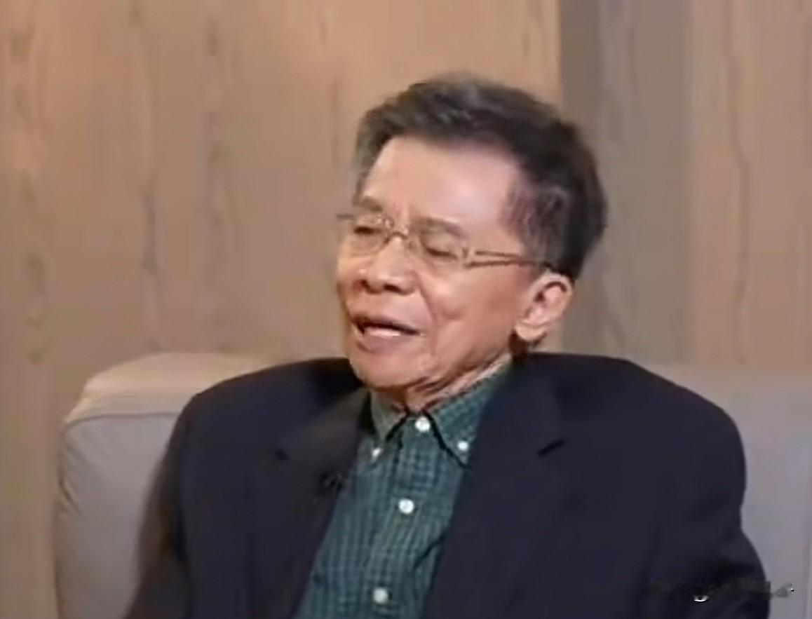 绿营大佬沈富雄你不要吓黄暐瀚了，你看他的脸又被吓绿了。前几天蔡正元博士才刚吓到他