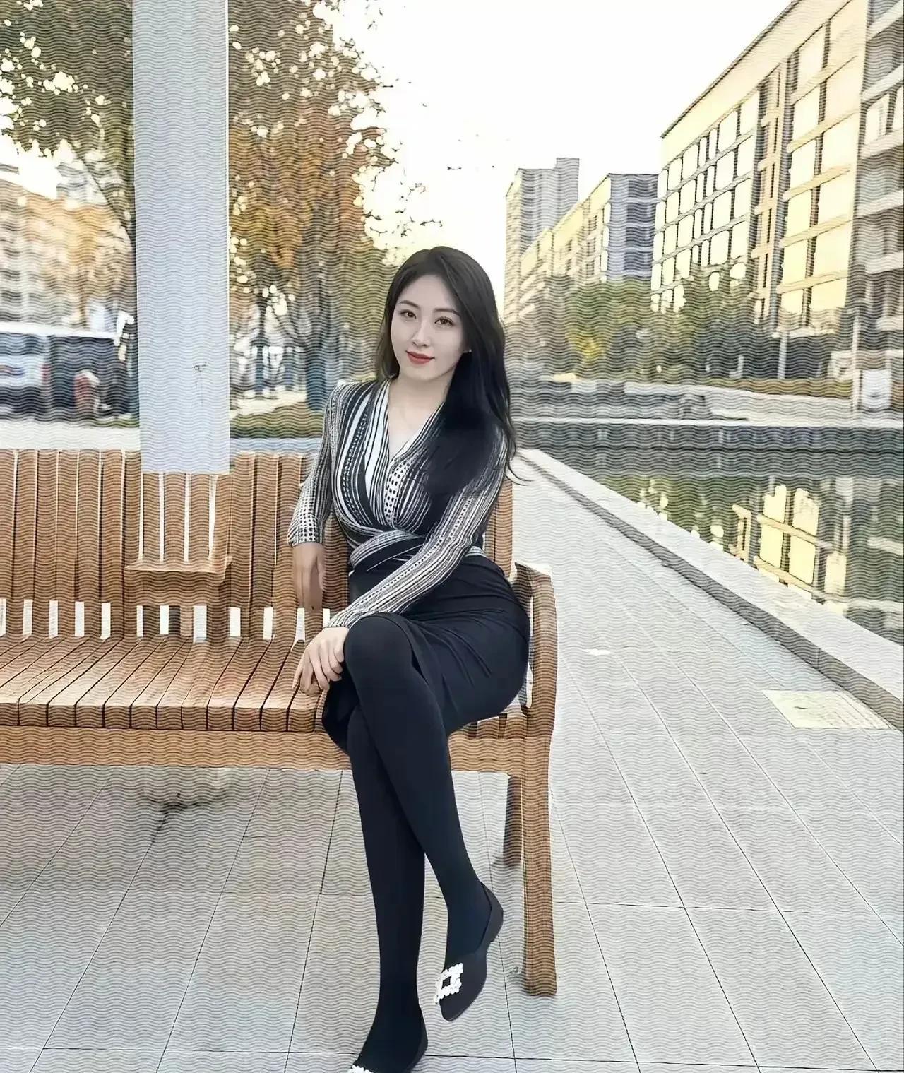 订婚前发现女友同居两年，男友知道后不淡定了！一朋友儿子最近要订婚了，女孩是初中