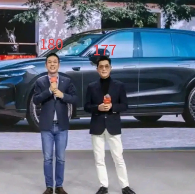 古天乐这是医美了吧？而且跟跟180的李斌对比，他的身高貌似也没有181。两人