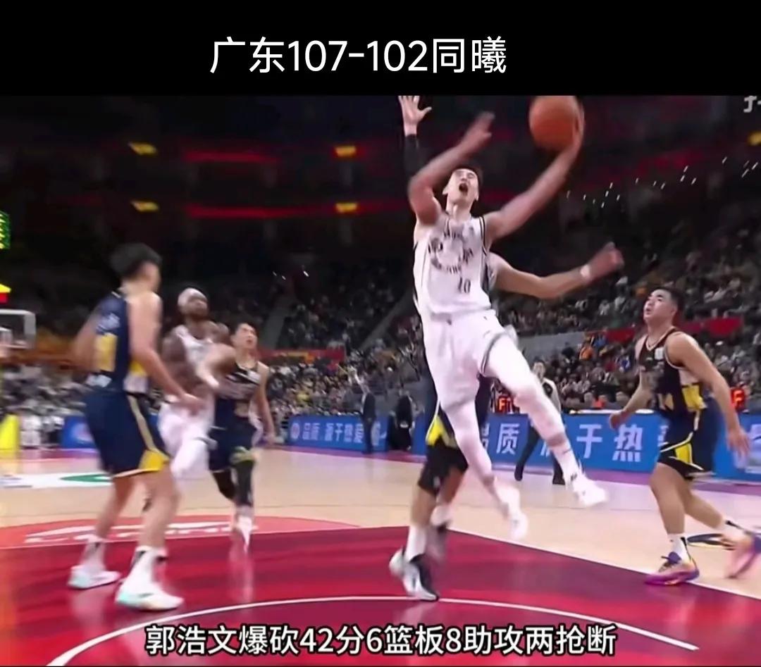 郭昊文打广东这场比赛得分一直上升，拉多维奇建议杜锋何不启用陈家政，看他俱乐部杯防