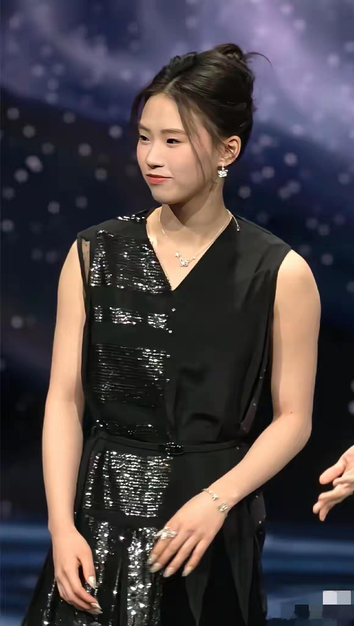 陈芋汐身体开始发育，胖了不少！2月5日，陈芋汐参加2026微博之夜，今年21岁的