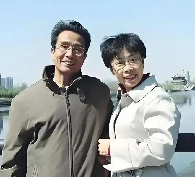 50岁北大才女蒙曼，满腹经纶、事业开挂，却被老父亲病床前催婚五十岁的北大才女