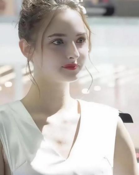 乌克兰这仗打下来，最让人心里发沉的不是断了的桥梁、炸烂的房子，是那些走在街上的女
