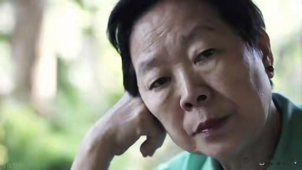 无儿无女，把3个外甥当亲儿子疼了半辈子，病倒后才明白：一个都靠不住我这辈子