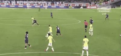 0-2，全场压着打，没人觉得日本能翻盘。结果19分钟，三球反杀。巴西，真被踢