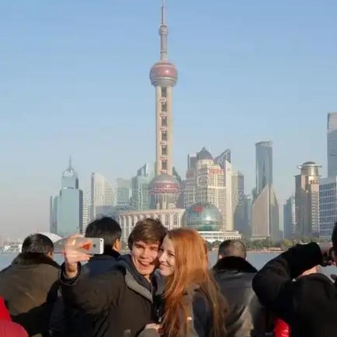 美国游客来华后破防：被西方媒体骗了几十年！大批美国游客涌入中国，回国后集体