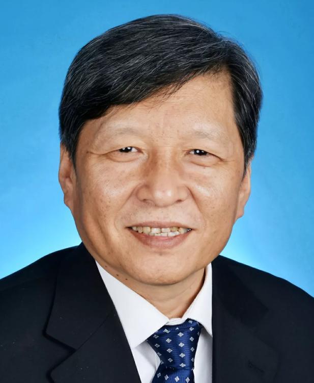 王树国校长说：“我多次讲过那个山村的张桂梅老师，今年我看到她所培养的学生全部中榜