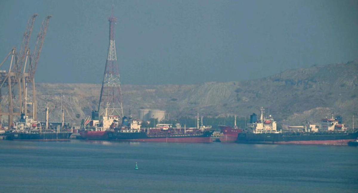 中东僵局让霍尔木兹海峡成了死结，油价瞬间冲破100美元大关。亚洲六成新油全靠