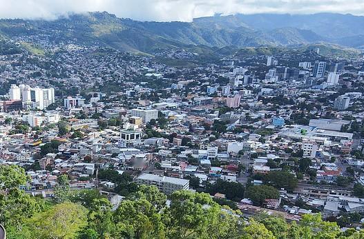 洪都拉斯总统人选揭晓，0.7%票差引爆争议，背后黑手露出獠牙。洪都拉斯刚公布了