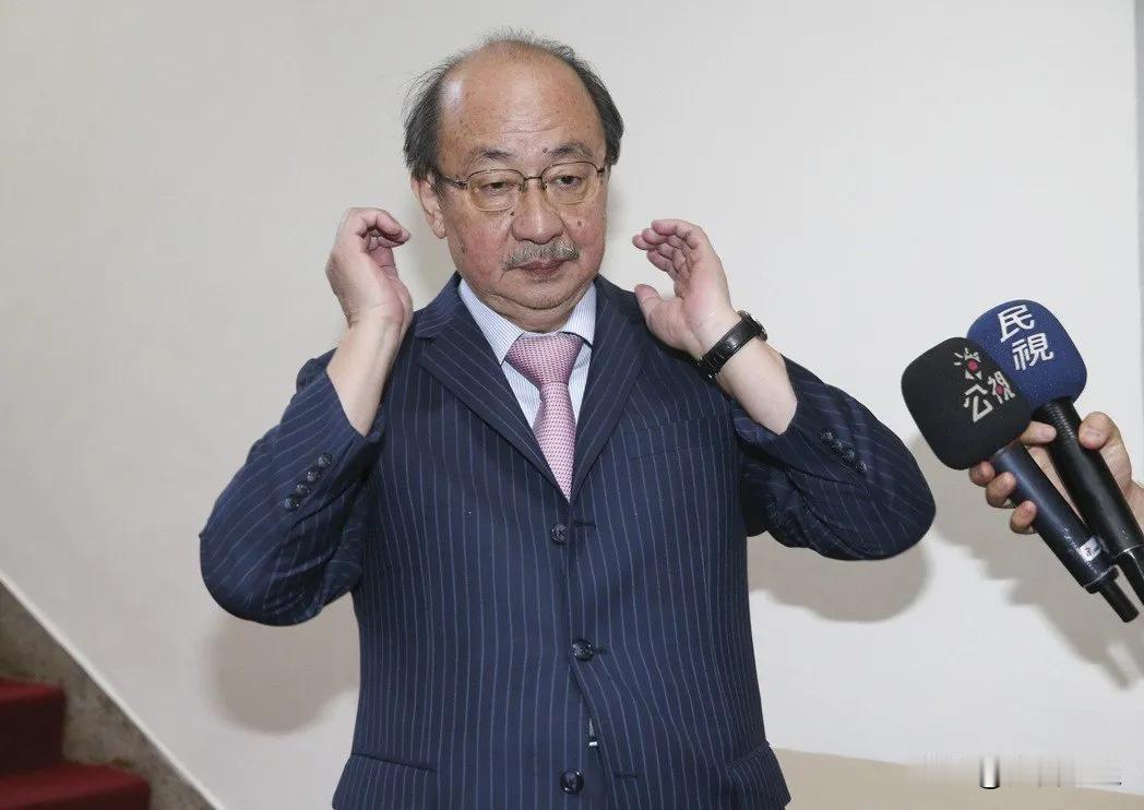 柯建铭暂时守住了“总召”宝座，看似赢了，其实他输得底裤都不剩——他彻底输掉了赖清