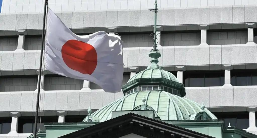日本未来一定会彻底倒向东方，因为日本现在考虑的不是什么时候崛起的问题，而是如果没