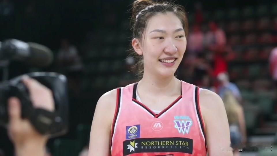 韩旭伤愈归来势不可挡伤愈归来的中国主力中锋韩旭加盟澳大利亚联赛，代表珀斯山猫队