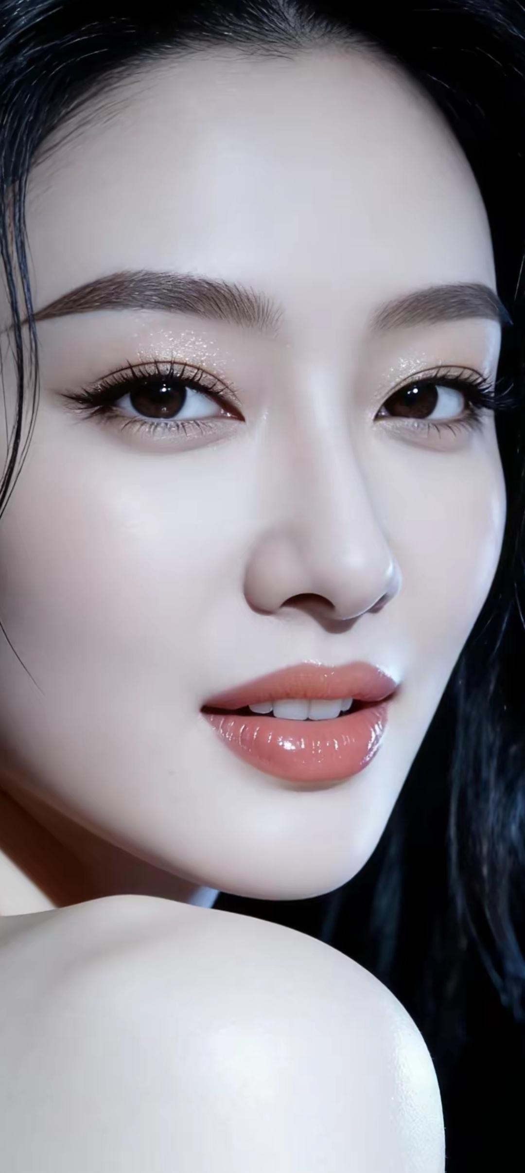 梦幻少女，柔美如画，粉嫩唇彩，完美无瑕。