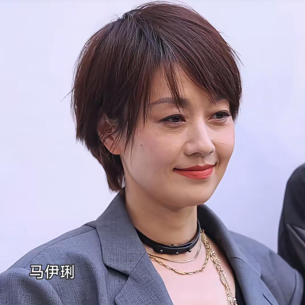 马伊琍何止于在此出彩，她是可以艳压群芳的女演员。她曾经可是一个180度美丽到家的