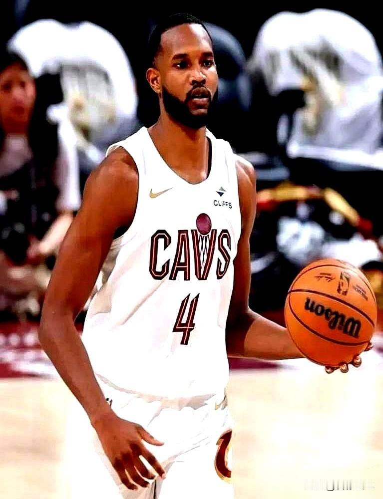 骑士队，听我一句劝：别着急让莫布利上了。再上，这赛季的好局真就废了。你看看现