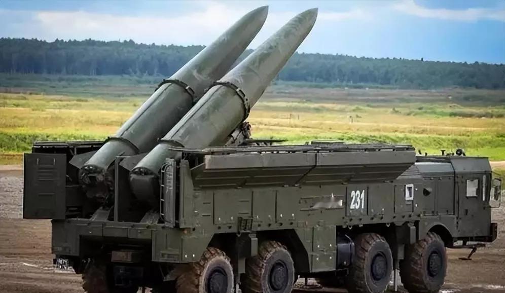 东风导弹被吹成天下无敌-21D来说，2006年就服役了，是全球首款针对海上移动