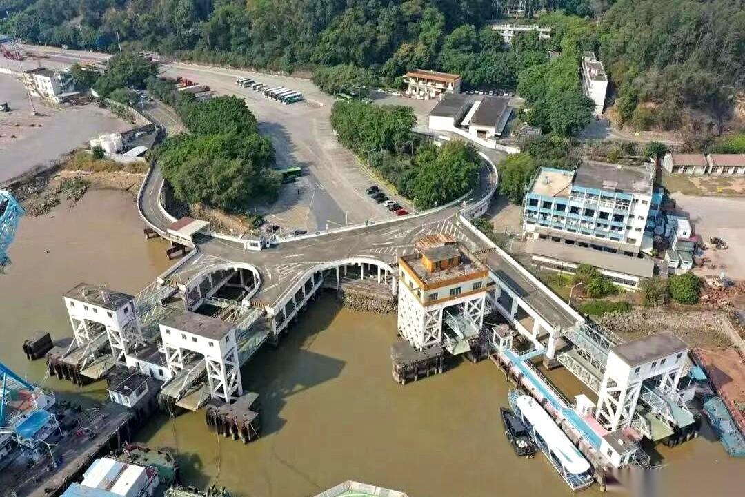 又跳票了。就南沙那个要对标“太古仓”的大项目，说好九月底一期就完工的，现在看来