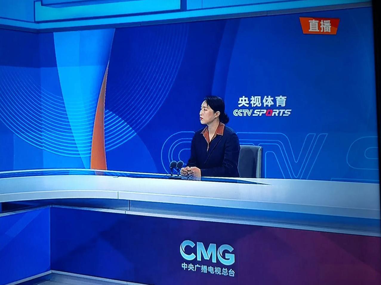 中国女篮的悲情英雄。邵婷！昨晚看中国女篮热身赛第4场。但画面最后切到演播室。一位