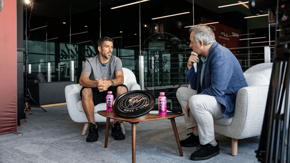 苏亚雷斯: 没有言语能描述梅西;我计划未来回到巴塞罗那