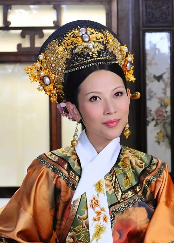 刷到网友提问：为什么是庶出的宜修嫁给了雍亲王，而不是嫡出的纯元？这事儿说起