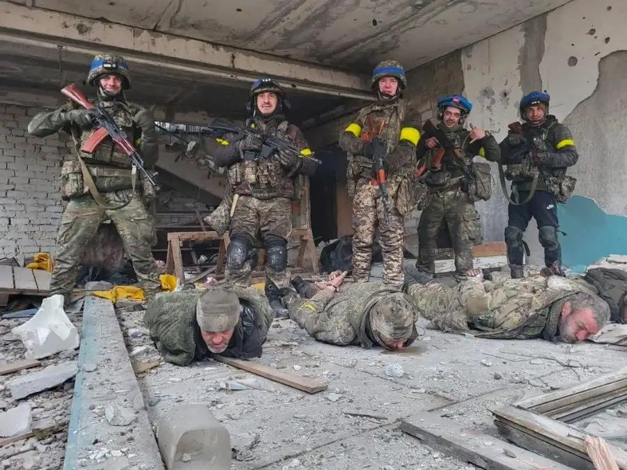 乌军在哈尔科夫方向俘虏俄军插旗小组！