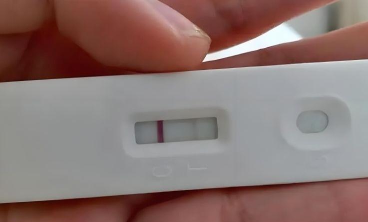 近日，深圳一位女士用验孕棒发现自己怀孕了，立马赶去医院做检查，检查结果显示女子确