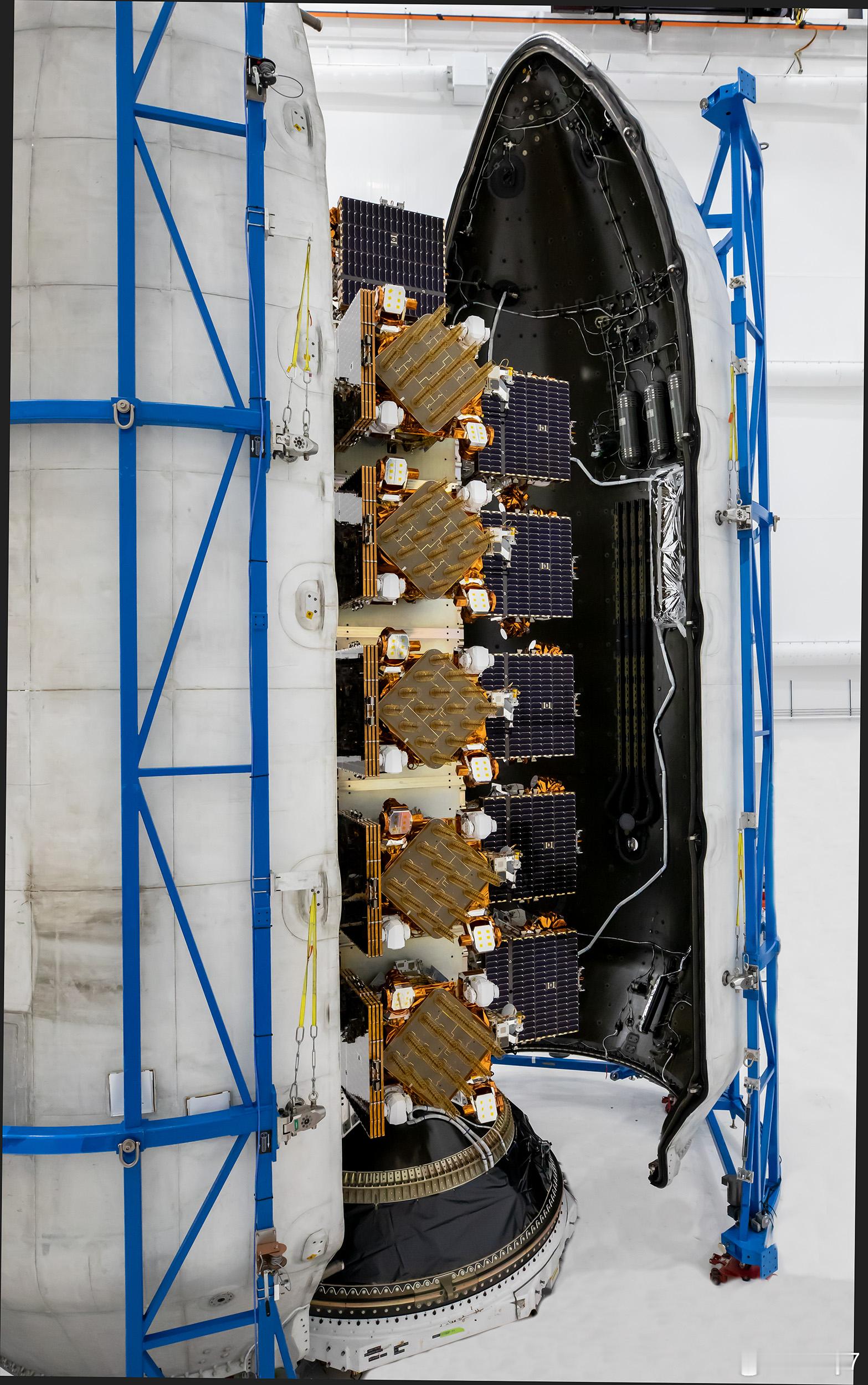北京时间2026年7月17日4时32分，SpaceX从范登堡太空军基地SLC-4
