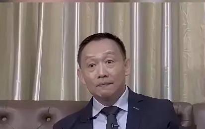 卢麒元急了：AI再不接管税务局，人民币要出事 卢麒元最近提了一个概念叫“三权