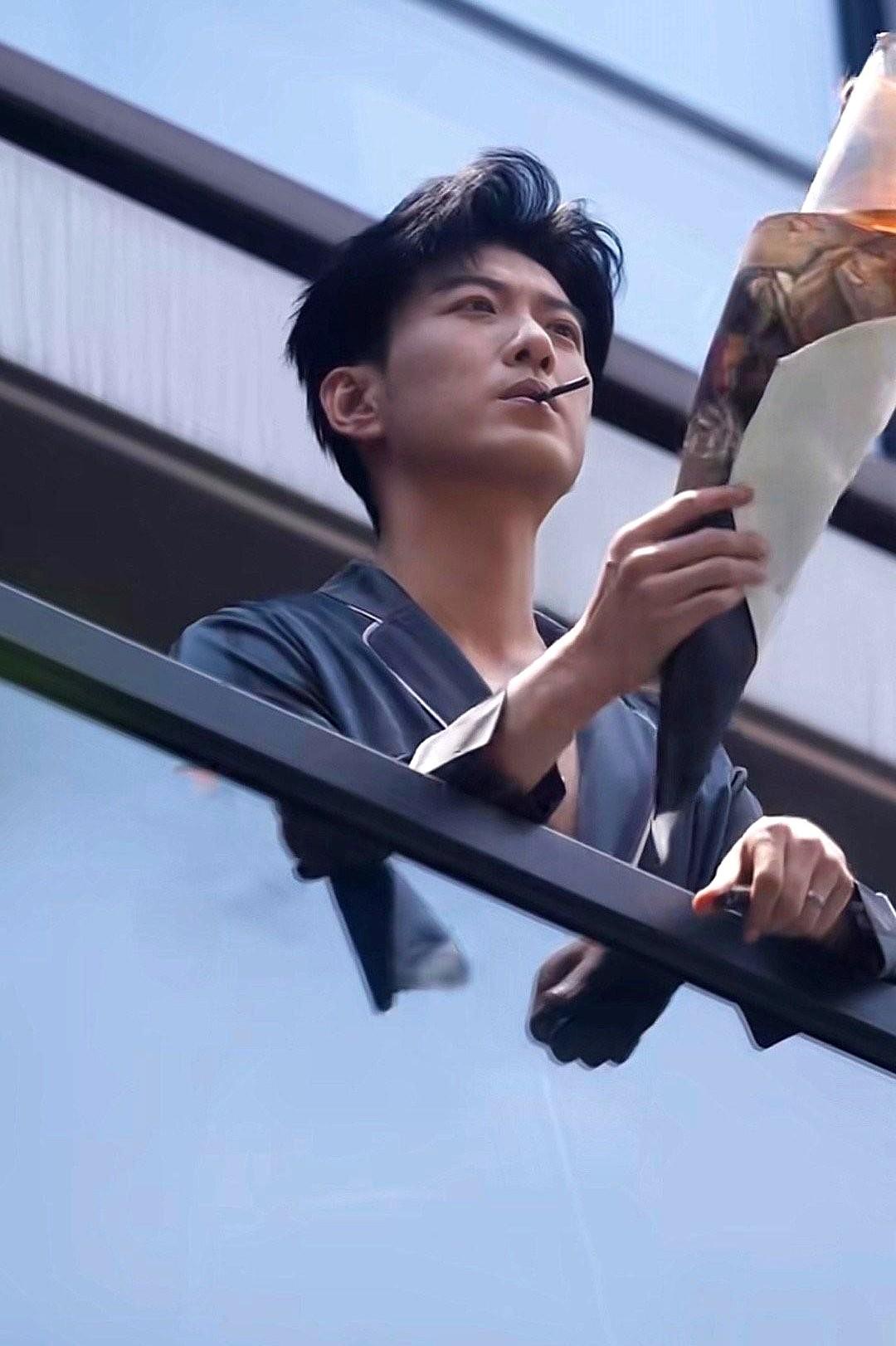 很多人都觉得演员的搭档很重要，尤其是在成熟演员和“熟女”女主演的合作中，总能擦出