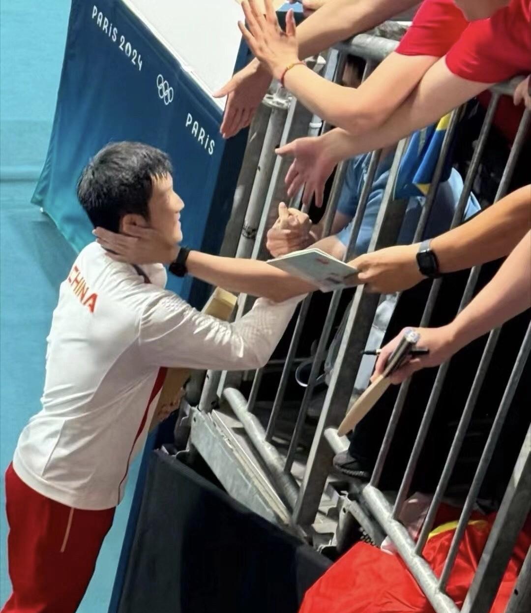 对于樊振东回归国乒这件事来讲，王励勤肯定是最希望小胖回来的，于公于私都是！但现